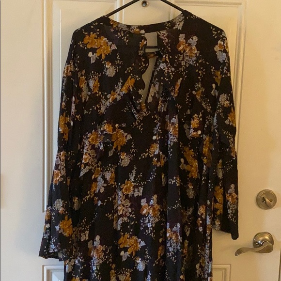 Umgee Fall Color Tunic with Flutter & Keyhole - Picture 4 of 7